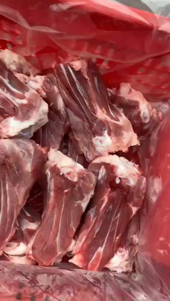 新加工的多肉后肘骨，根根漏骨髓，带肉很多，价格实惠。