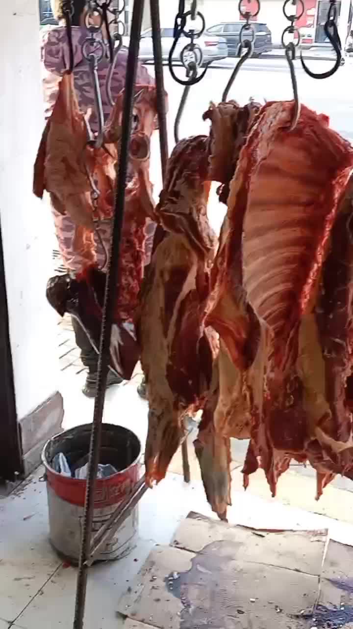 现杀新鲜黄牛肉